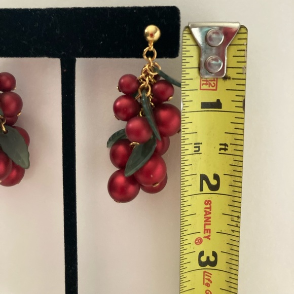 VTG Avon Berry leaf gold earrings - Picture 7 of 7